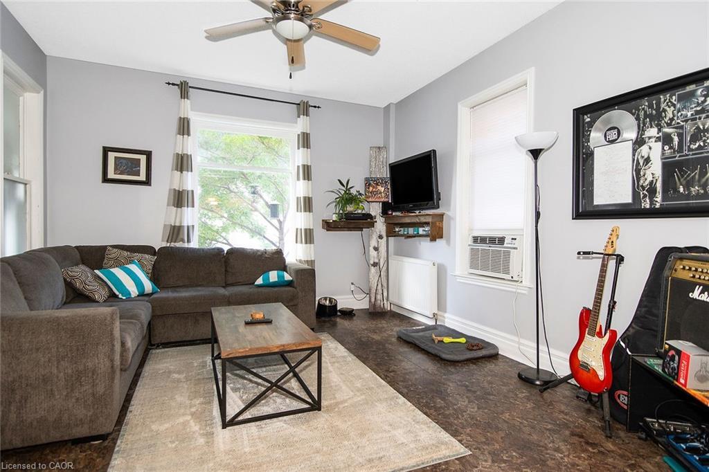 132 First Av E, Shelburne, ON - Indoor Photo Showing Living Room