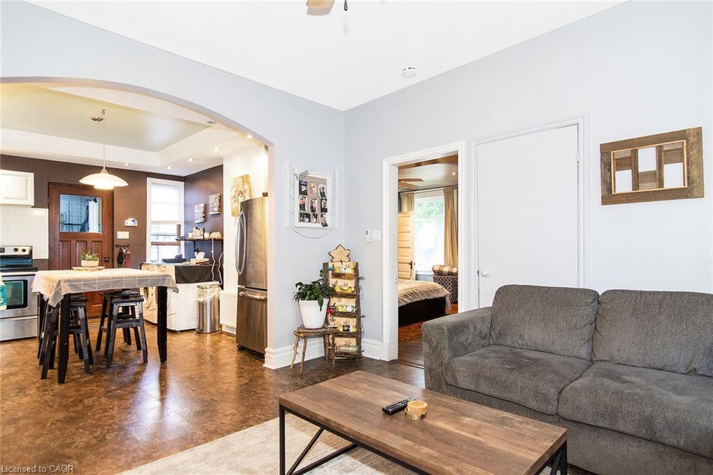 132 First Av E, Shelburne, ON - Indoor Photo Showing Living Room