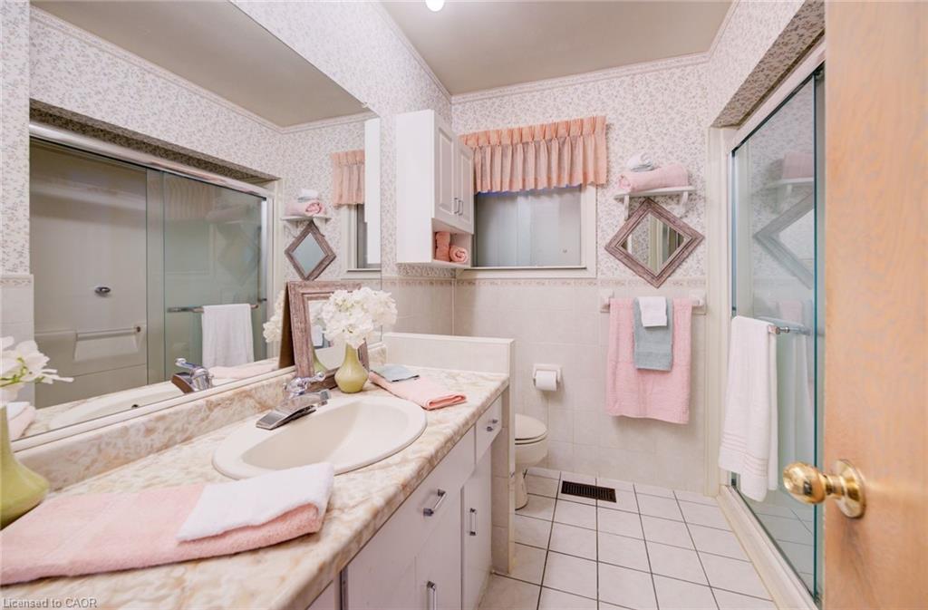 91 Massey Avenue, Kitchener, ON - Indoor Photo Showing Bathroom
