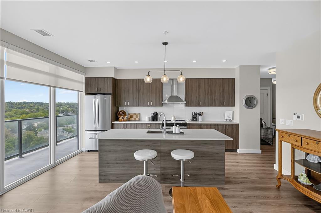 1313-15 Glebe Street, Cambridge, ON - Indoor Photo Showing Kitchen With Upgraded Kitchen