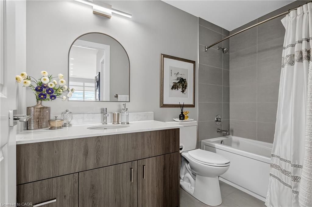 1313-15 Glebe Street, Cambridge, ON - Indoor Photo Showing Bathroom