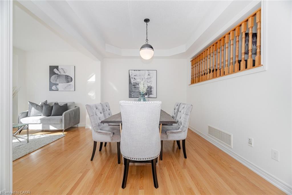 4623 Simmons Road, Burlington, ON - Indoor Photo Showing Dining Room