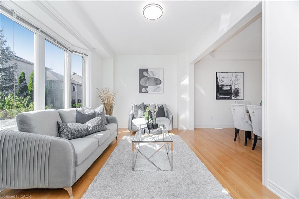 4623 Simmons Road, Burlington, ON - Indoor Photo Showing Living Room
