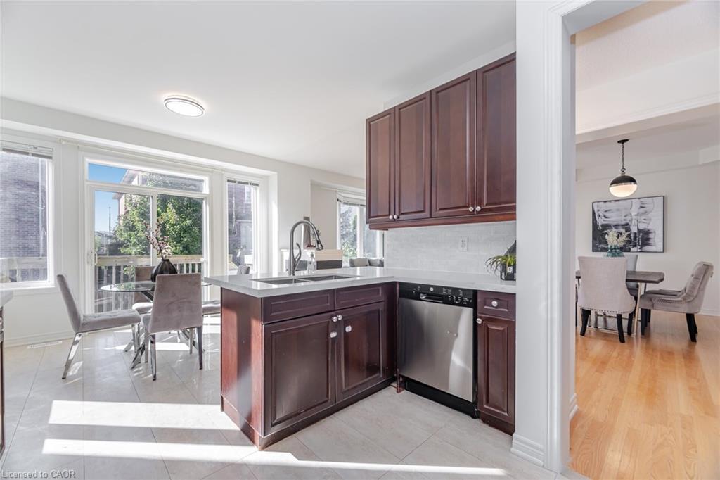 4623 Simmons Road, Burlington, ON - Indoor Photo Showing Kitchen