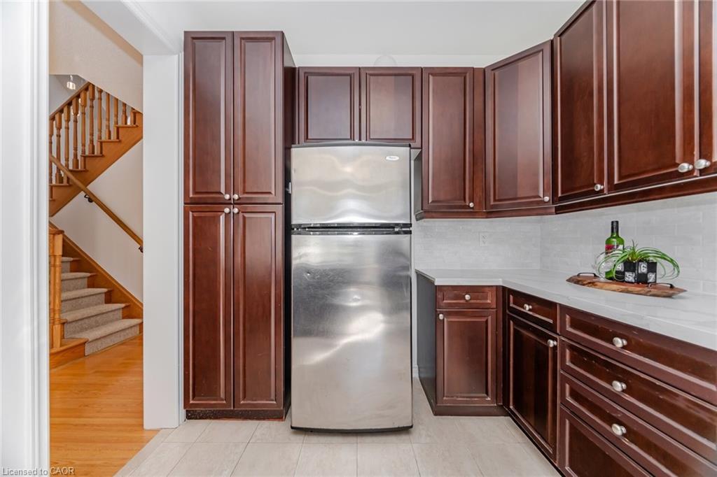 4623 Simmons Road, Burlington, ON - Indoor Photo Showing Kitchen