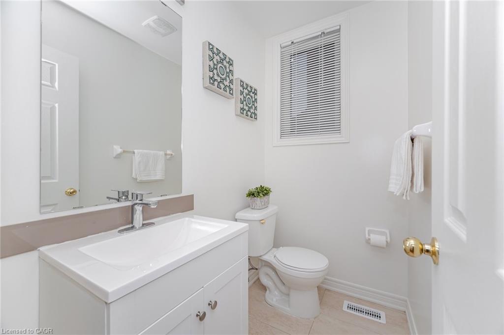 4623 Simmons Road, Burlington, ON - Indoor Photo Showing Bathroom