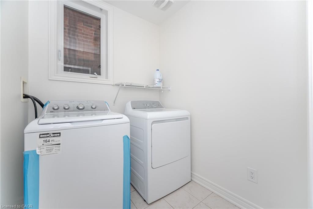 4623 Simmons Road, Burlington, ON - Indoor Photo Showing Laundry Room