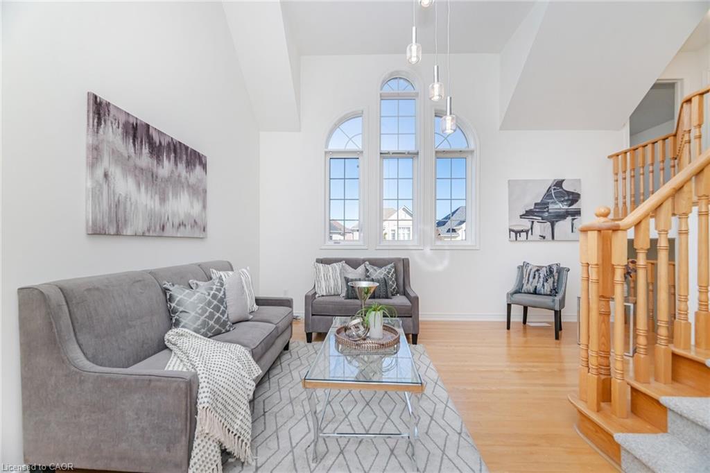 4623 Simmons Road, Burlington, ON - Indoor Photo Showing Living Room
