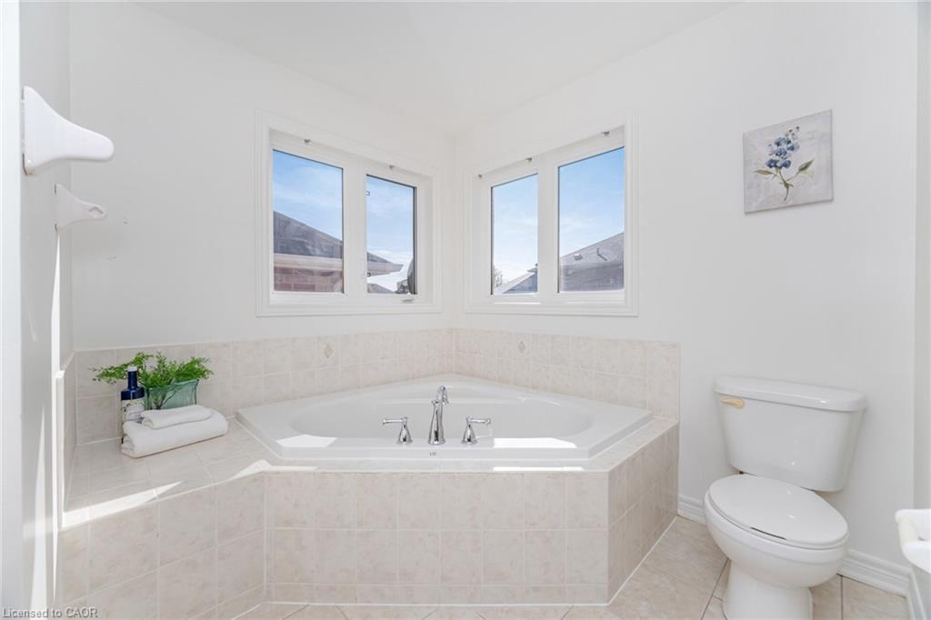 4623 Simmons Road, Burlington, ON - Indoor Photo Showing Bathroom