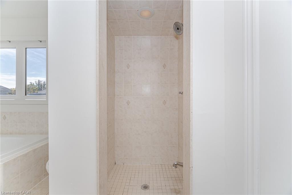 4623 Simmons Road, Burlington, ON - Indoor Photo Showing Bathroom