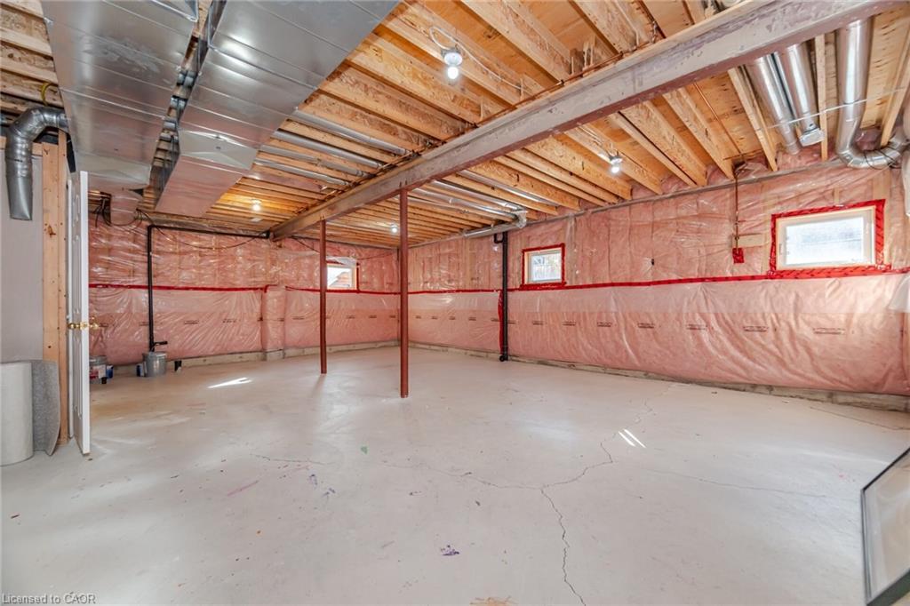 4623 Simmons Road, Burlington, ON - Indoor Photo Showing Garage