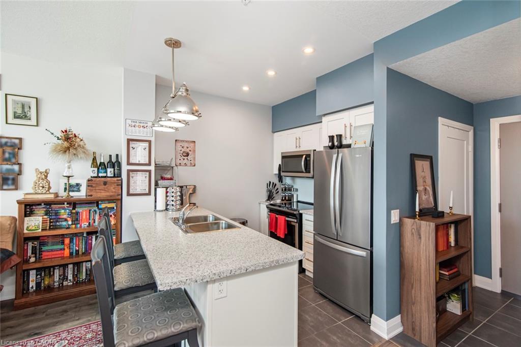 120-16 Concord Place, Grimsby, ON - Indoor Photo Showing Kitchen With Stainless Steel Kitchen With Double Sink