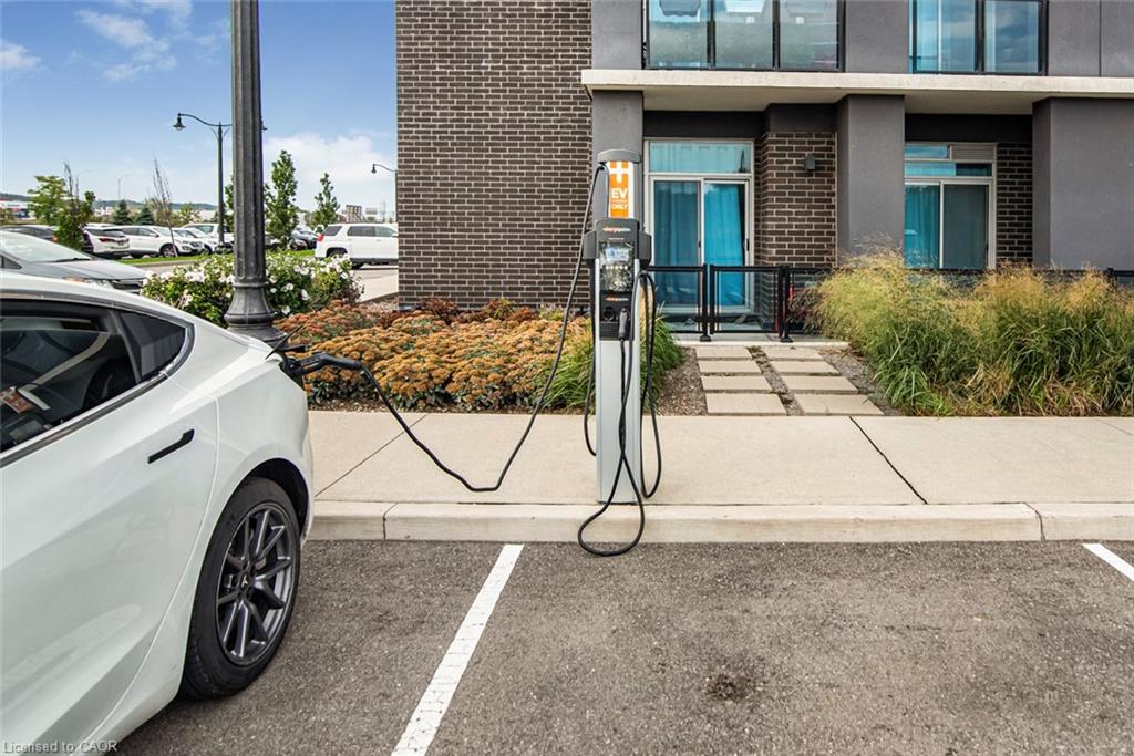 120-16 Concord Place, Grimsby, ON - Outdoor