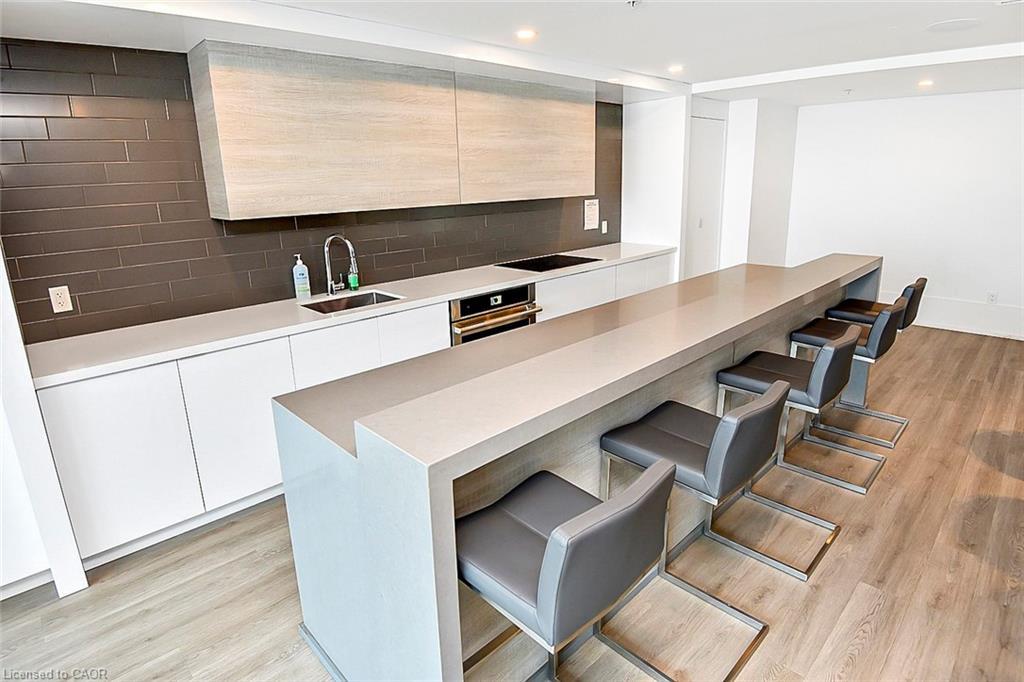 120-16 Concord Place, Grimsby, ON - Indoor