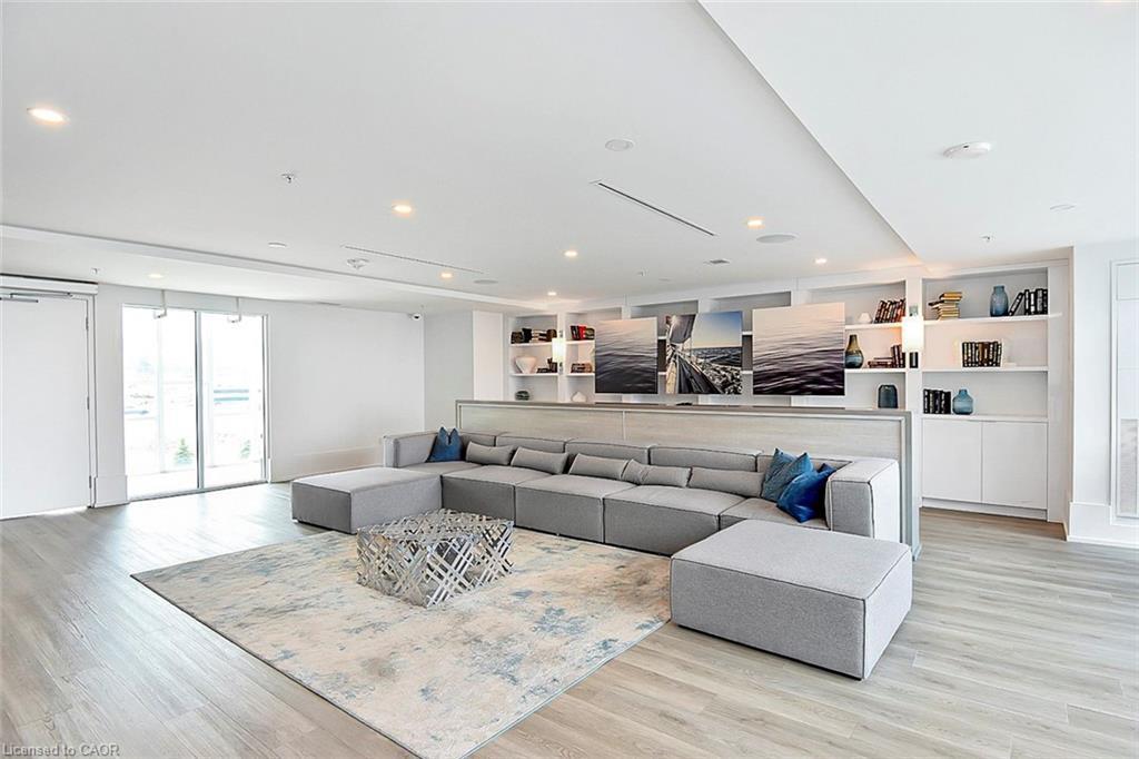 120-16 Concord Place, Grimsby, ON - Indoor Photo Showing Living Room