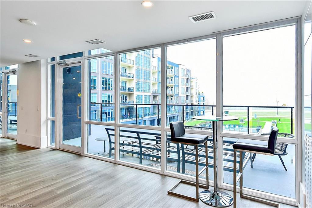 120-16 Concord Place, Grimsby, ON - Indoor