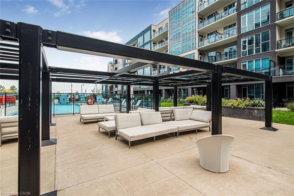 120-16 Concord Place, Grimsby, ON - Outdoor