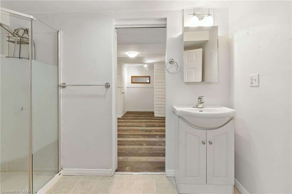 7 Balmoral Avenue, Welland, ON - Indoor Photo Showing Bathroom