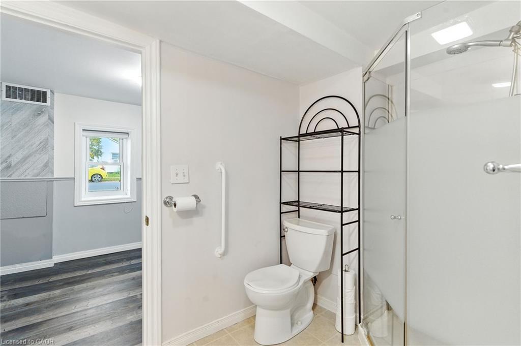 7 Balmoral Avenue, Welland, ON - Indoor Photo Showing Bathroom