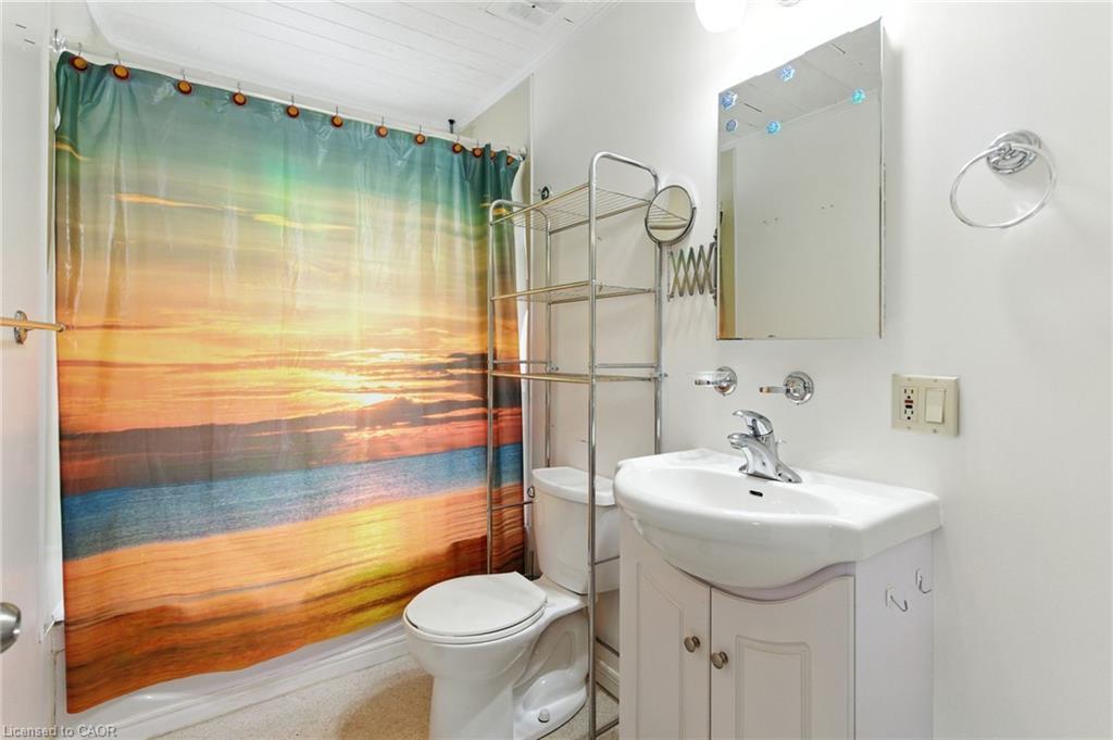 7 Balmoral Avenue, Welland, ON - Indoor Photo Showing Bathroom