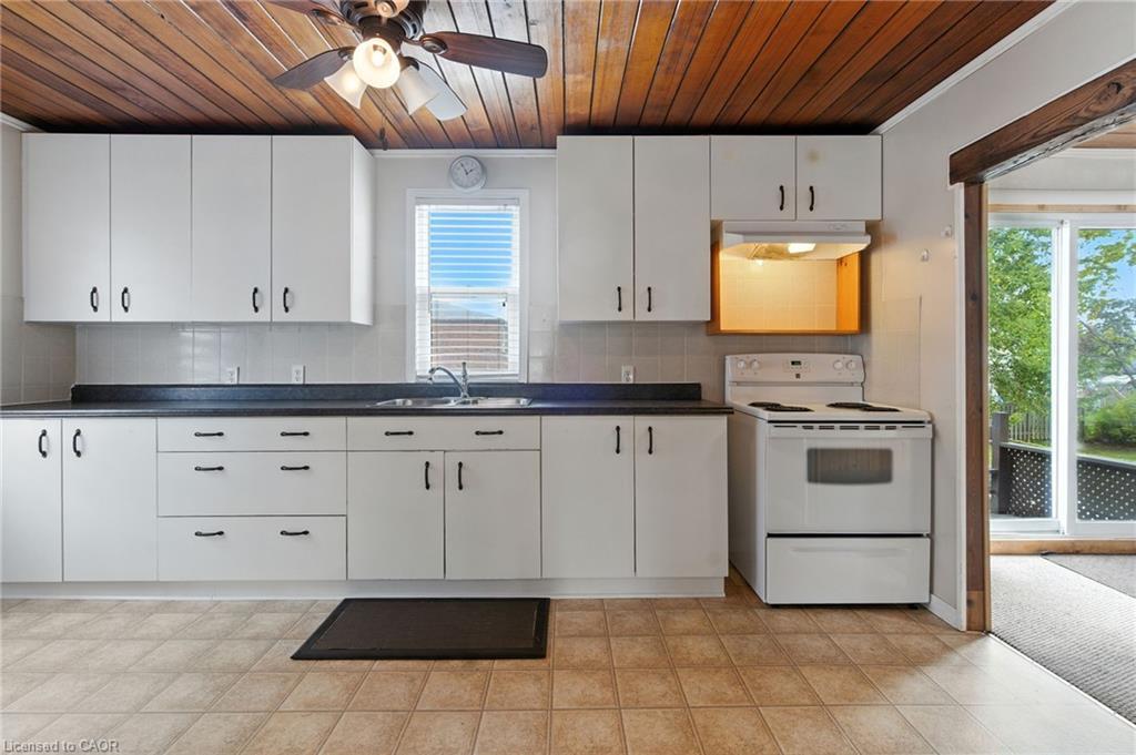 7 Balmoral Avenue, Welland, ON - Indoor Photo Showing Kitchen
