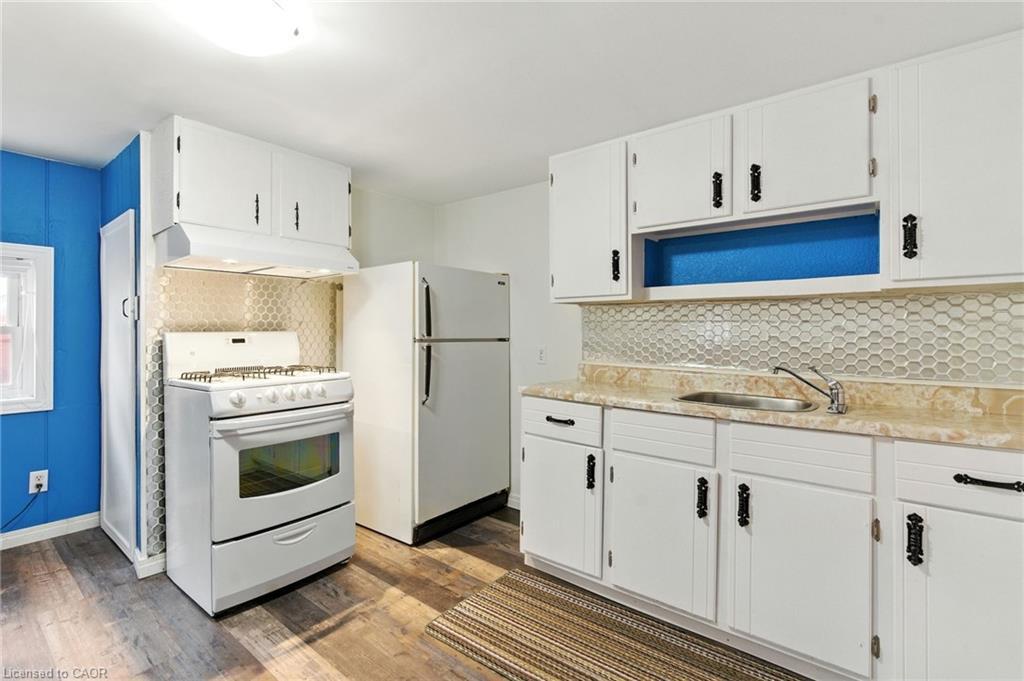 7 Balmoral Avenue, Welland, ON - Indoor Photo Showing Kitchen