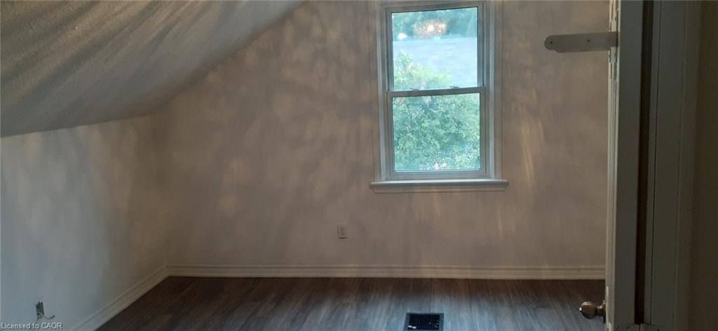 725 Barton Street, Hamilton, ON - Indoor Photo Showing Other Room