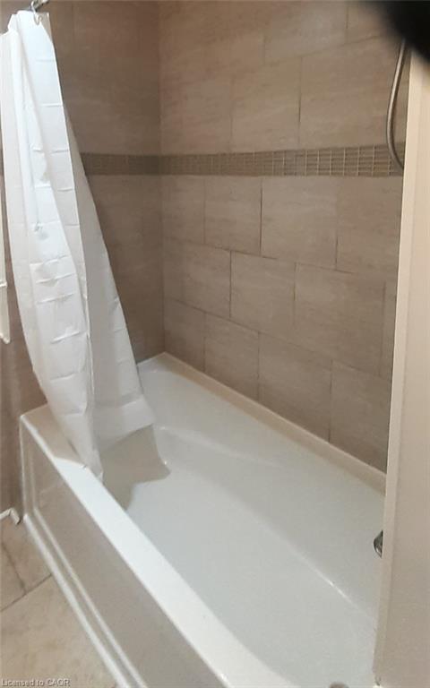 725 Barton Street, Hamilton, ON - Indoor Photo Showing Bathroom