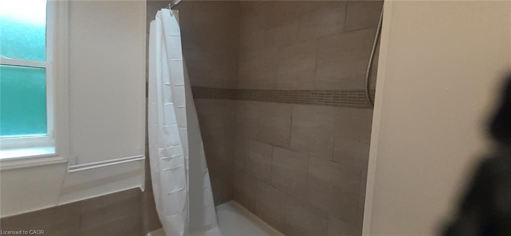 725 Barton Street, Hamilton, ON - Indoor