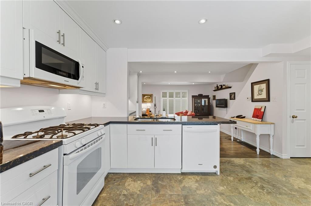 34-1301 Upper Gage Avenue, Hamilton, ON - Indoor Photo Showing Kitchen