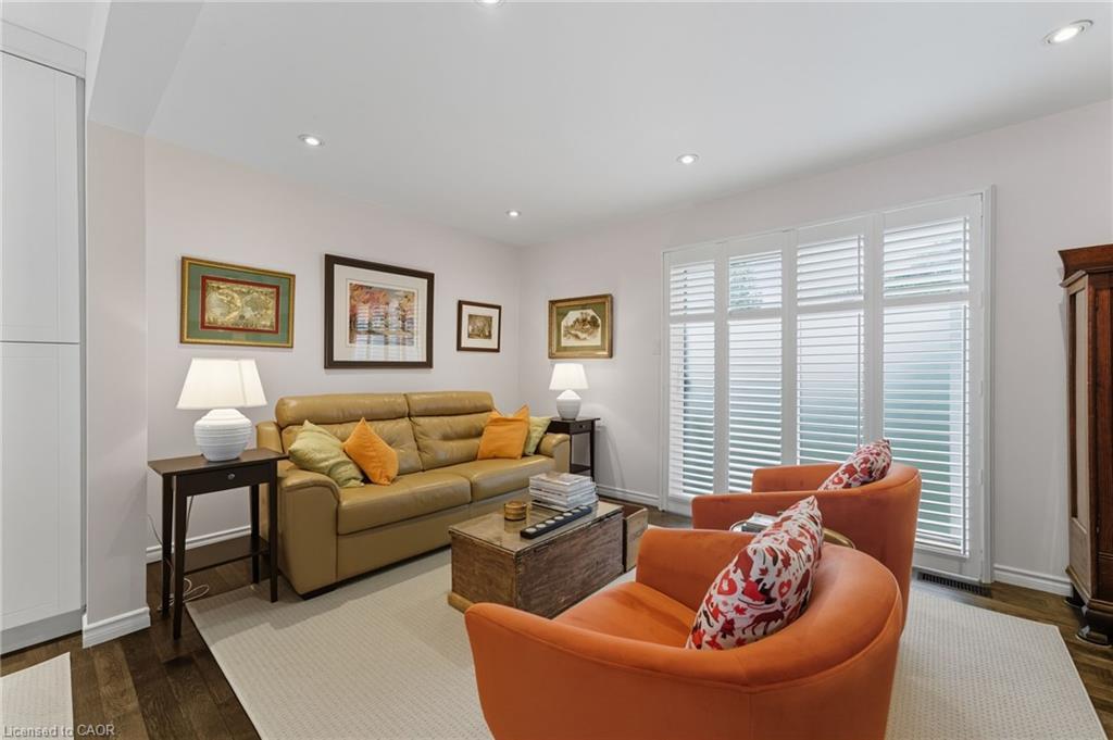 34-1301 Upper Gage Avenue, Hamilton, ON - Indoor Photo Showing Living Room