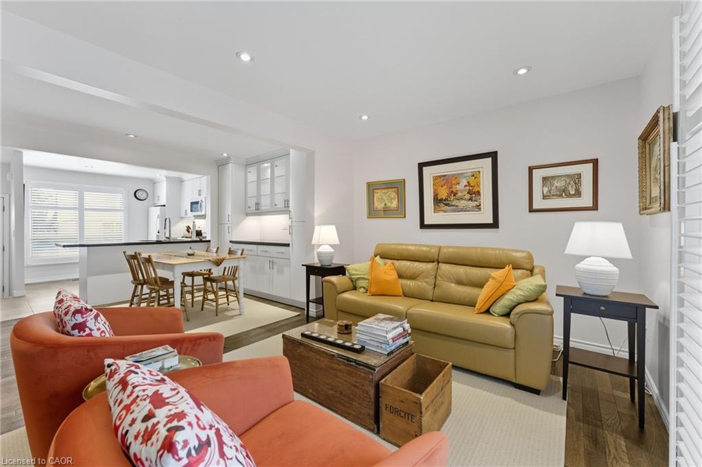 34-1301 Upper Gage Avenue, Hamilton, ON - Indoor Photo Showing Living Room