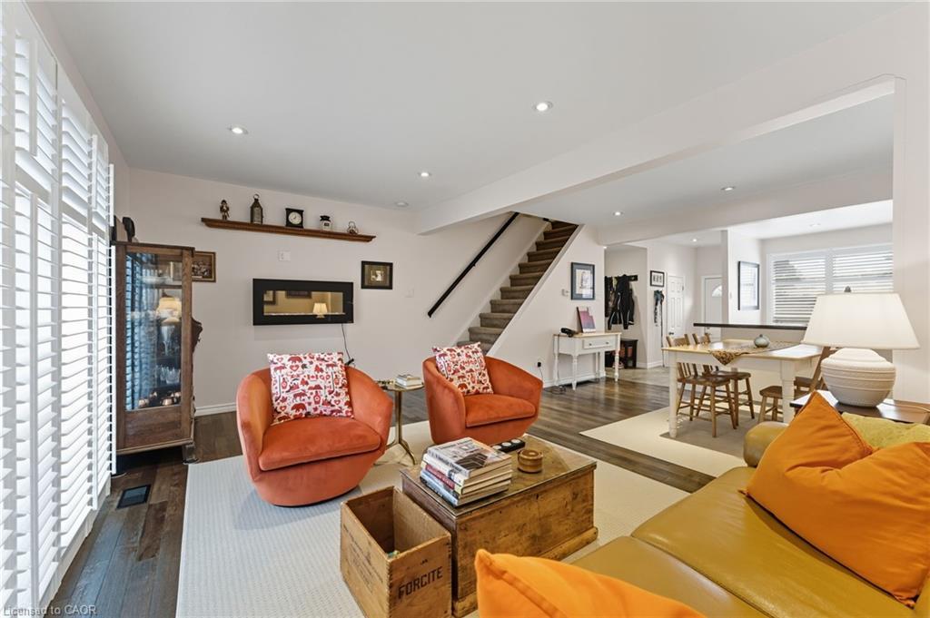 34-1301 Upper Gage Avenue, Hamilton, ON - Indoor Photo Showing Living Room