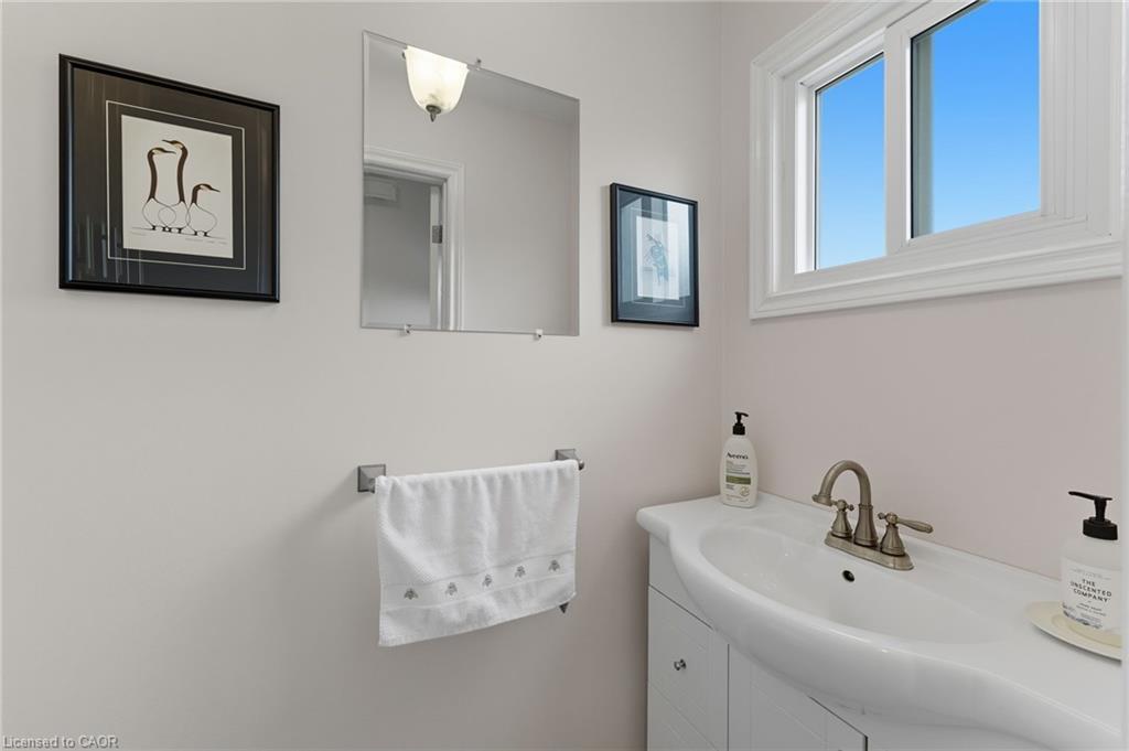 34-1301 Upper Gage Avenue, Hamilton, ON - Indoor Photo Showing Bathroom
