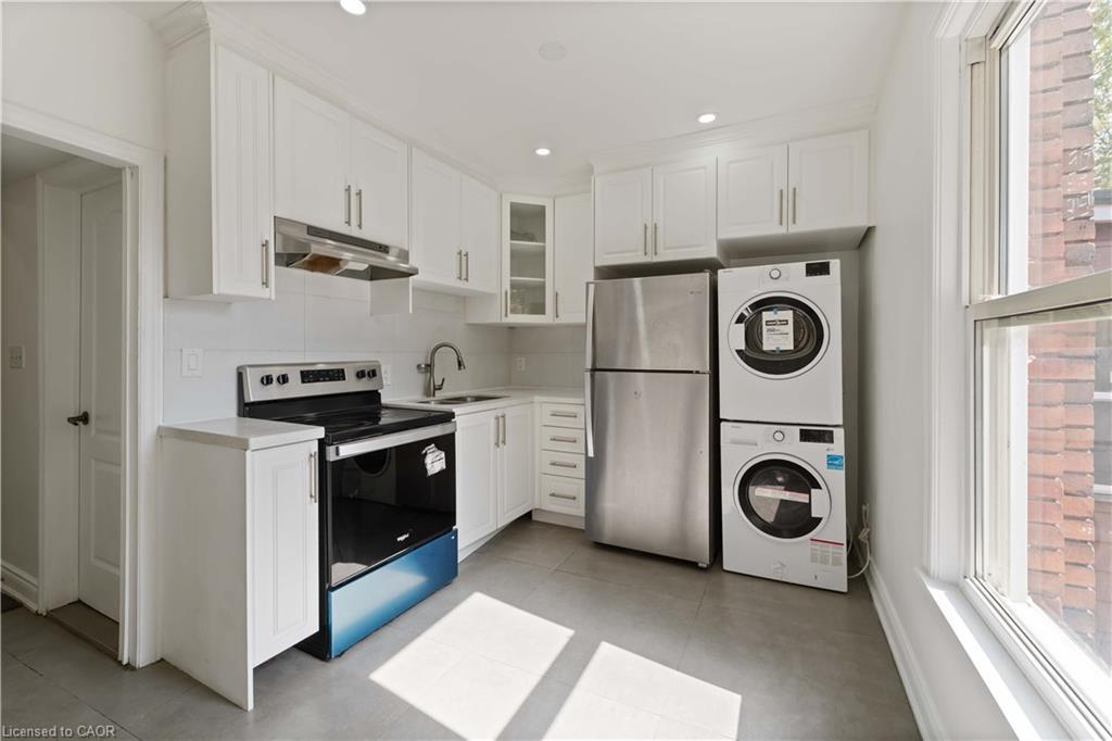 2-934 Barton Street E, Hamilton, ON - Indoor