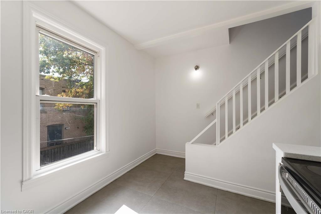 2-934 Barton Street E, Hamilton, ON - Indoor Photo Showing Other Room