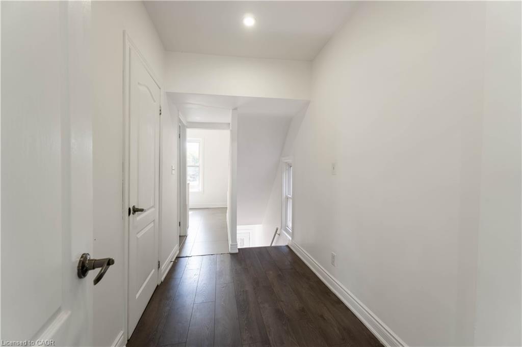 2-934 Barton Street E, Hamilton, ON - Indoor Photo Showing Other Room