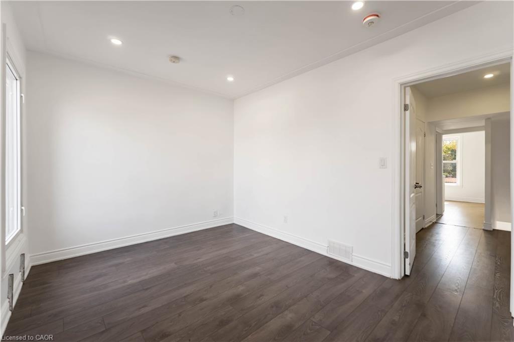 2-934 Barton Street E, Hamilton, ON - Indoor Photo Showing Other Room