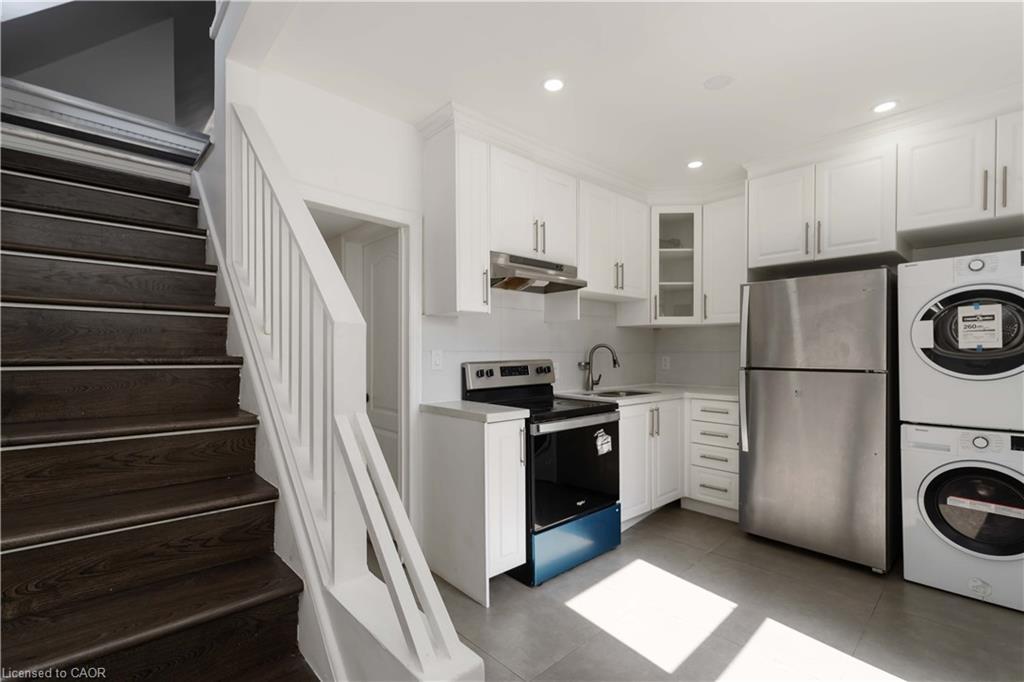 2-934 Barton Street E, Hamilton, ON - Indoor Photo Showing Laundry Room