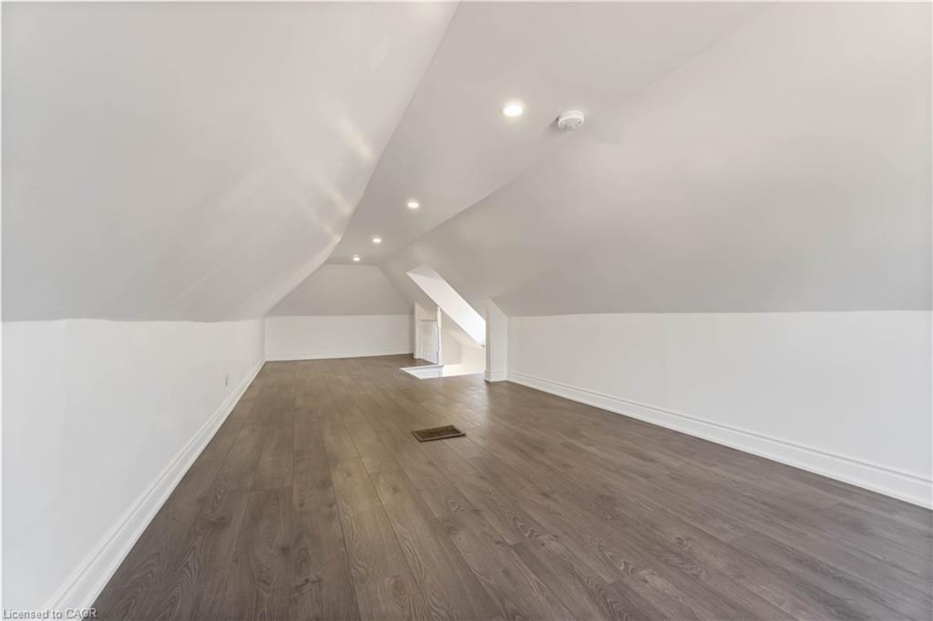 2-934 Barton Street E, Hamilton, ON - Indoor Photo Showing Other Room