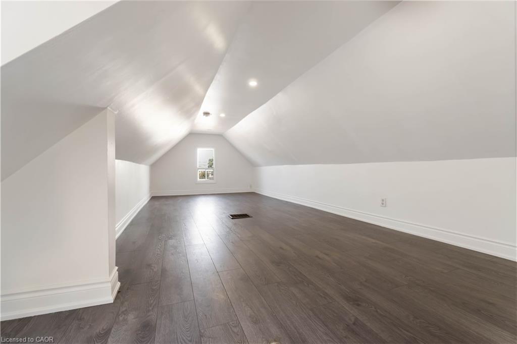 2-934 Barton Street E, Hamilton, ON - Indoor Photo Showing Other Room