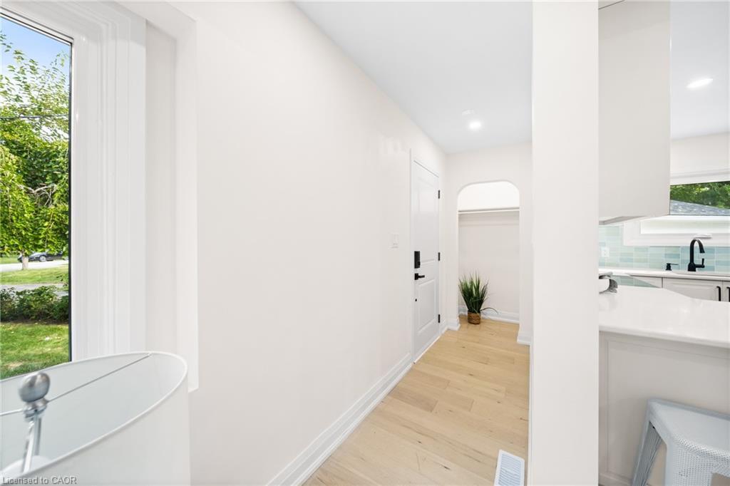 133 Inglewood Drive, Oakville, ON - Indoor Photo Showing Other Room