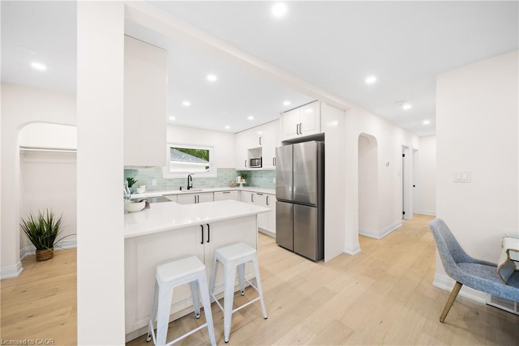 133 Inglewood Drive, Oakville, ON - Indoor Photo Showing Kitchen