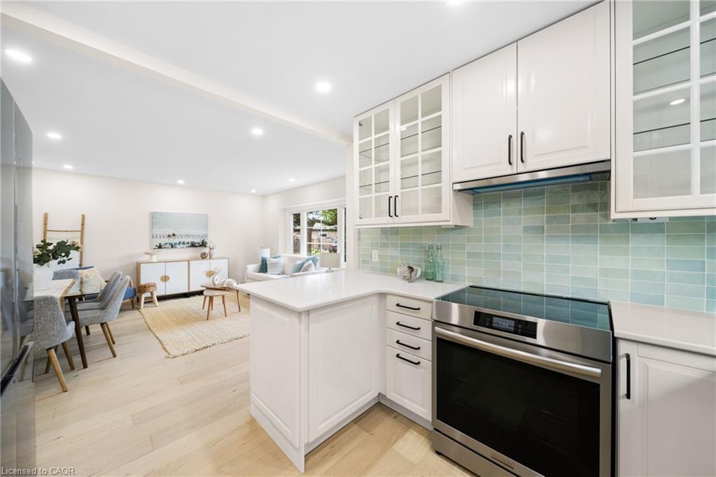 133 Inglewood Drive, Oakville, ON - Indoor Photo Showing Kitchen
