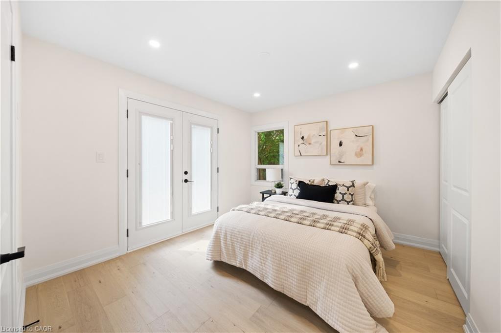 133 Inglewood Drive, Oakville, ON - Indoor Photo Showing Bedroom