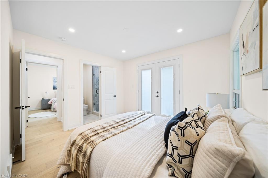 133 Inglewood Drive, Oakville, ON - Indoor Photo Showing Bedroom