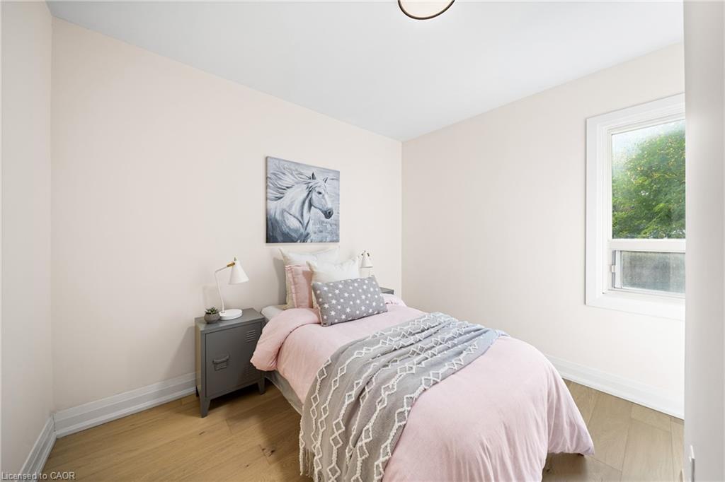 133 Inglewood Drive, Oakville, ON - Indoor Photo Showing Bedroom