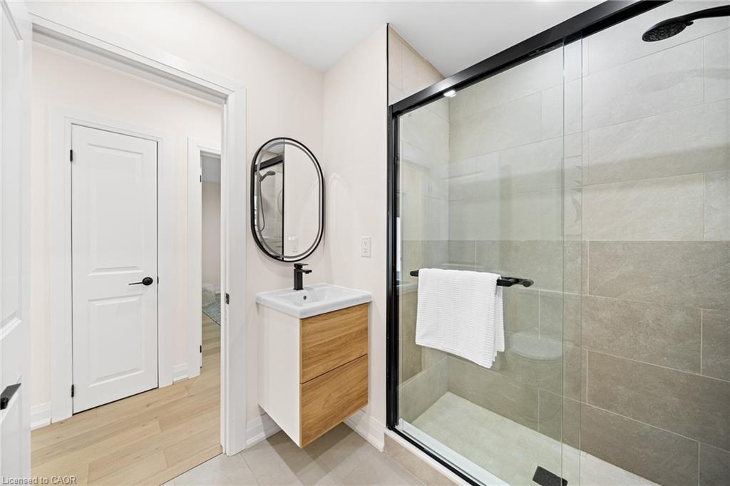 133 Inglewood Drive, Oakville, ON - Indoor Photo Showing Bathroom