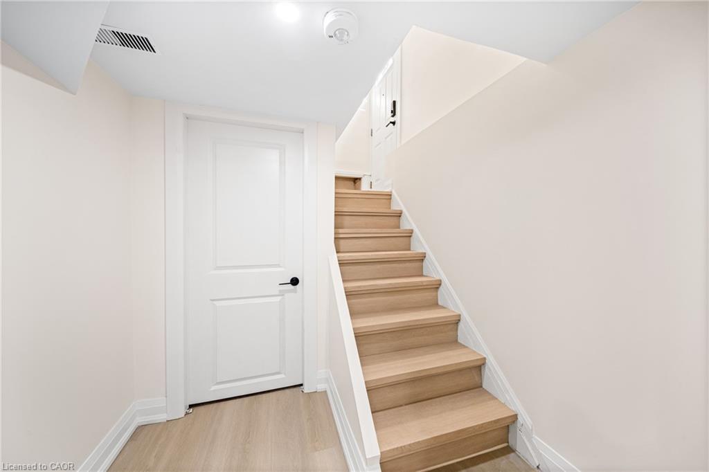 133 Inglewood Drive, Oakville, ON - Indoor Photo Showing Other Room