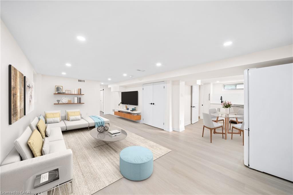 133 Inglewood Drive, Oakville, ON - Indoor Photo Showing Living Room